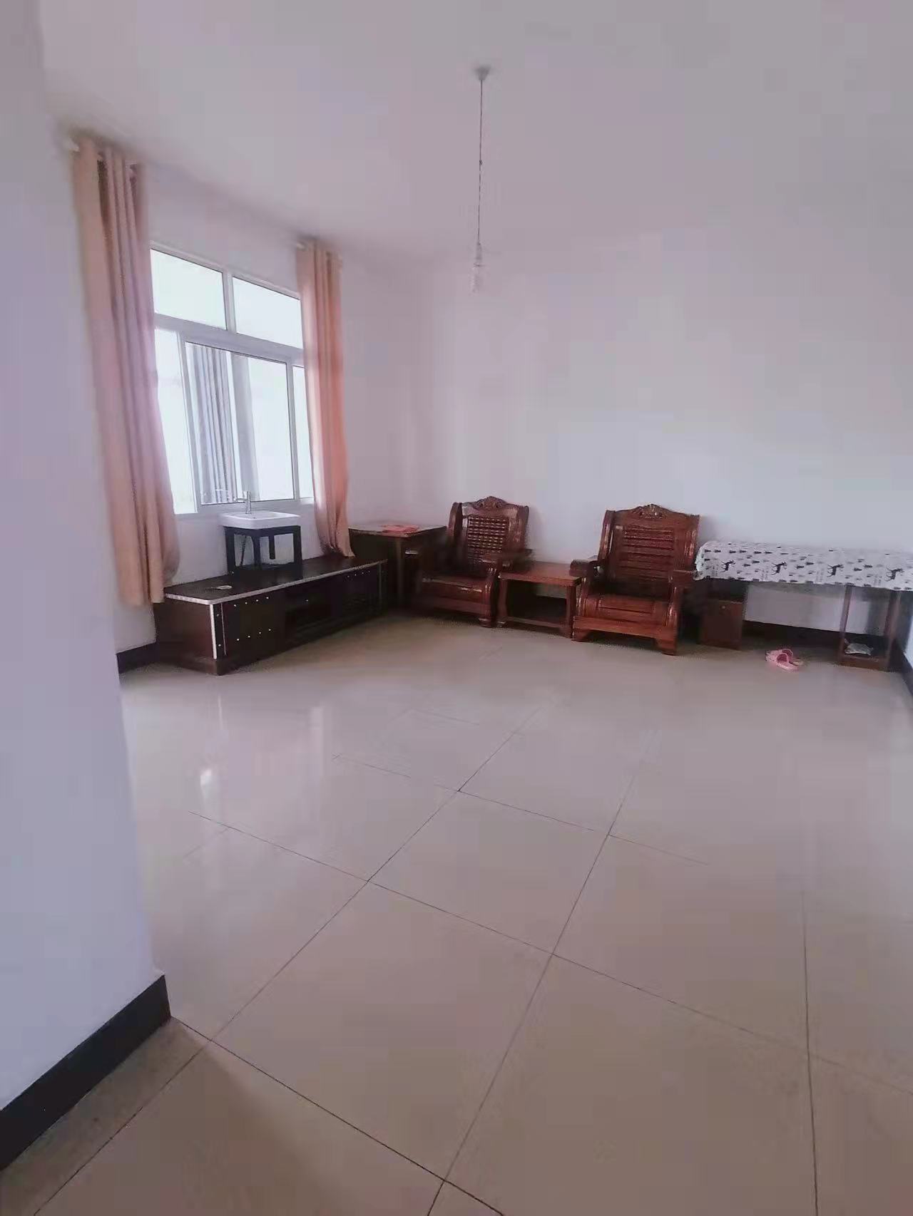 小桃小区  1室1厅1卫    550.0元/月 小桃小区  1室1厅1卫    550.0元/月室内图