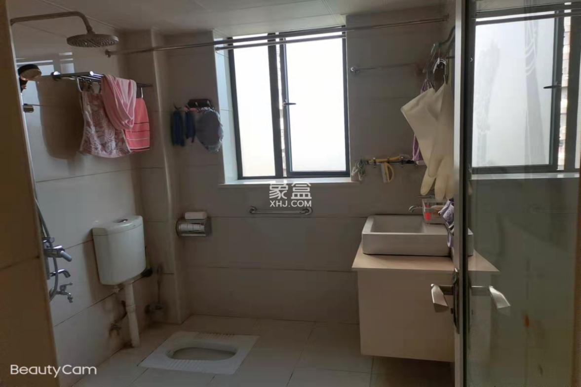 涟水新村  4室2厅2卫    80.8万 涟水新村  4室2厅2卫    80.8万卫生间