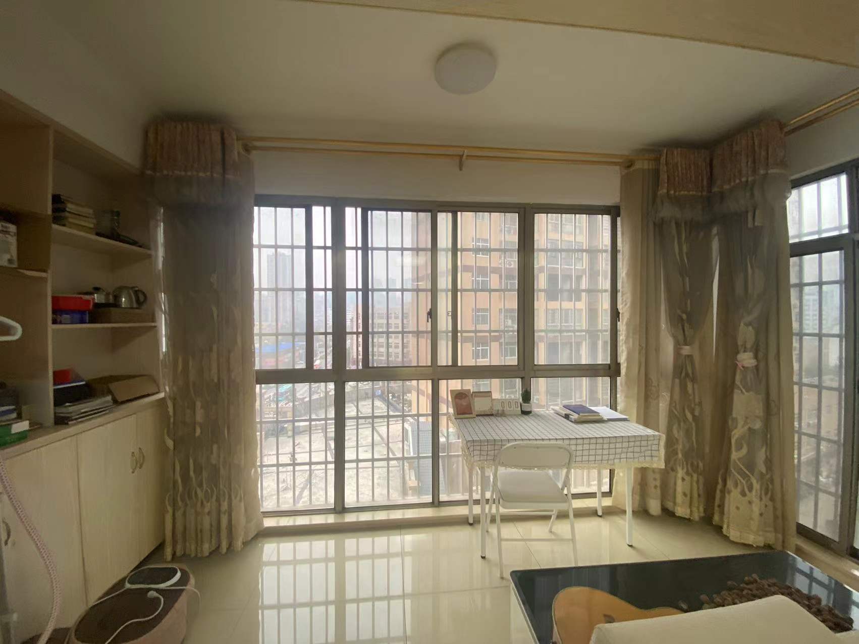 科技创新大厦  3室2厅2卫    92.0万客厅