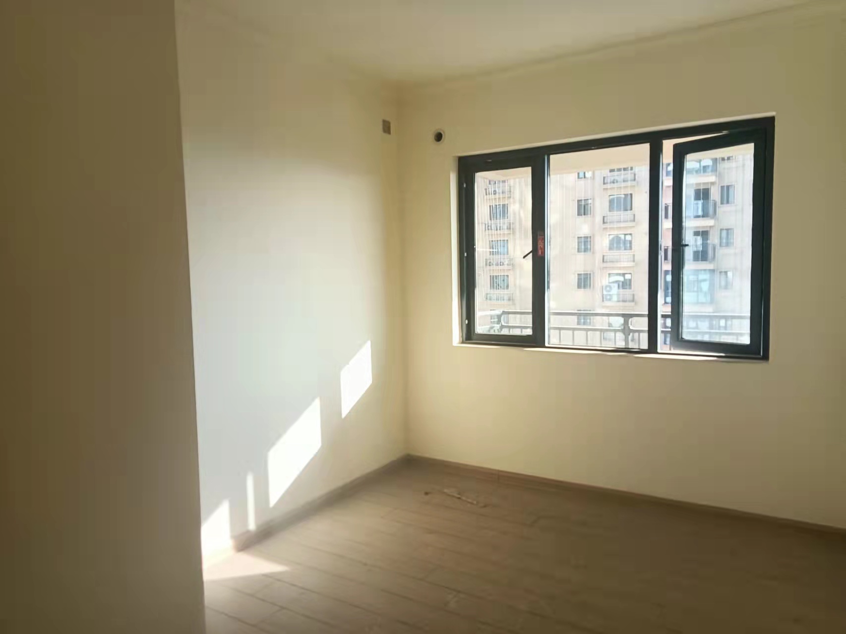 碧桂园梓山府 4室2厅2卫 2000.0元/月 碧桂园梓山府 4室2厅2卫 2000.0元/月室内图