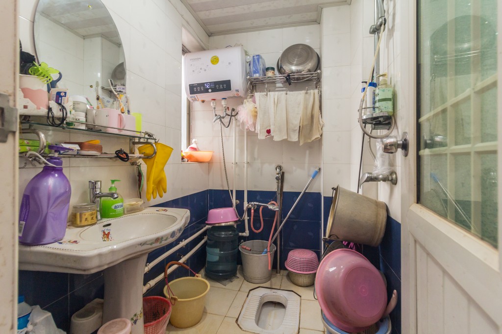 湖南有色地质勘查局宿舍（榔梨镇）  3室1厅1卫    54.8万卫生间