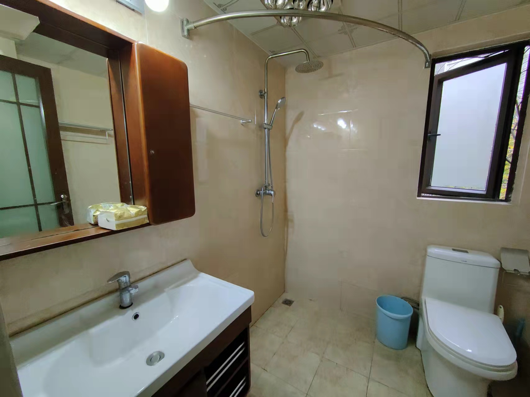 南湖世纪 2室1厅1卫 2500.0元/月 南湖世纪 2室1厅1卫 2500.0元/月室内图