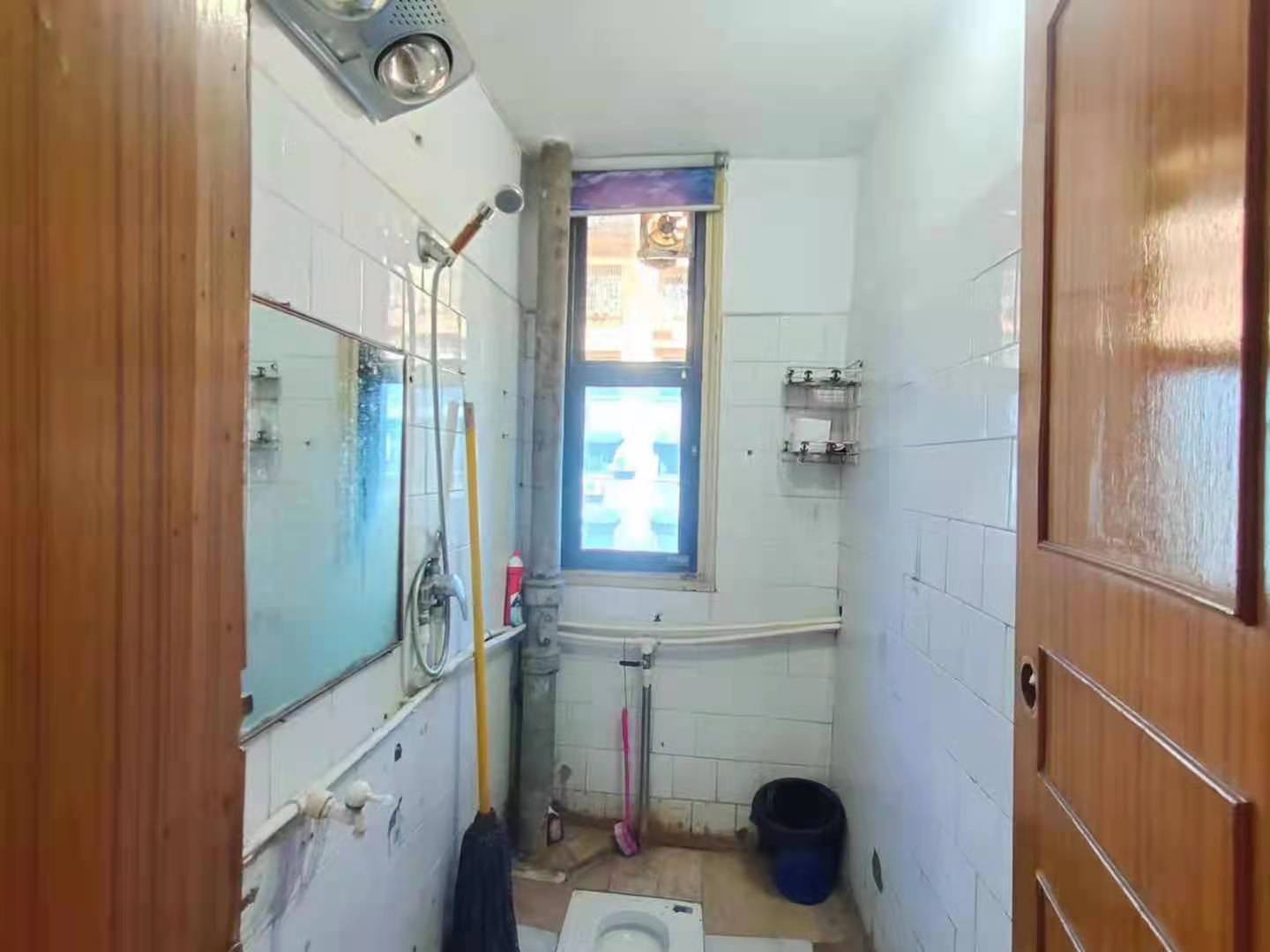 红盾小区 3室2厅1卫 1300.0元/月 红盾小区 3室2厅1卫 1300.0元/月室内图