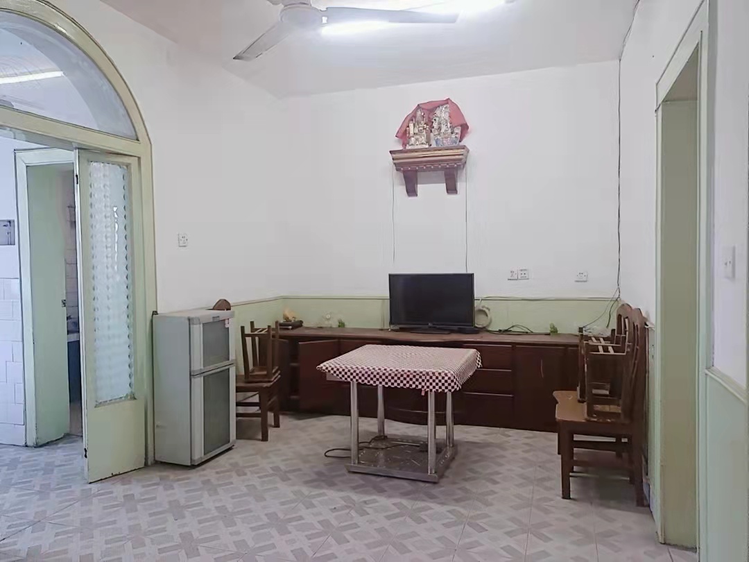 区商业局家属楼(清泉)  2室1厅1卫    40.0万 区商业局家属楼(清泉)  2室1厅1卫    40.0万客厅