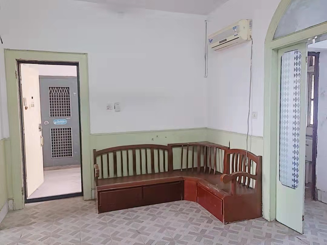 区商业局家属楼(清泉)  2室1厅1卫    40.0万 区商业局家属楼(清泉)  2室1厅1卫    40.0万客厅