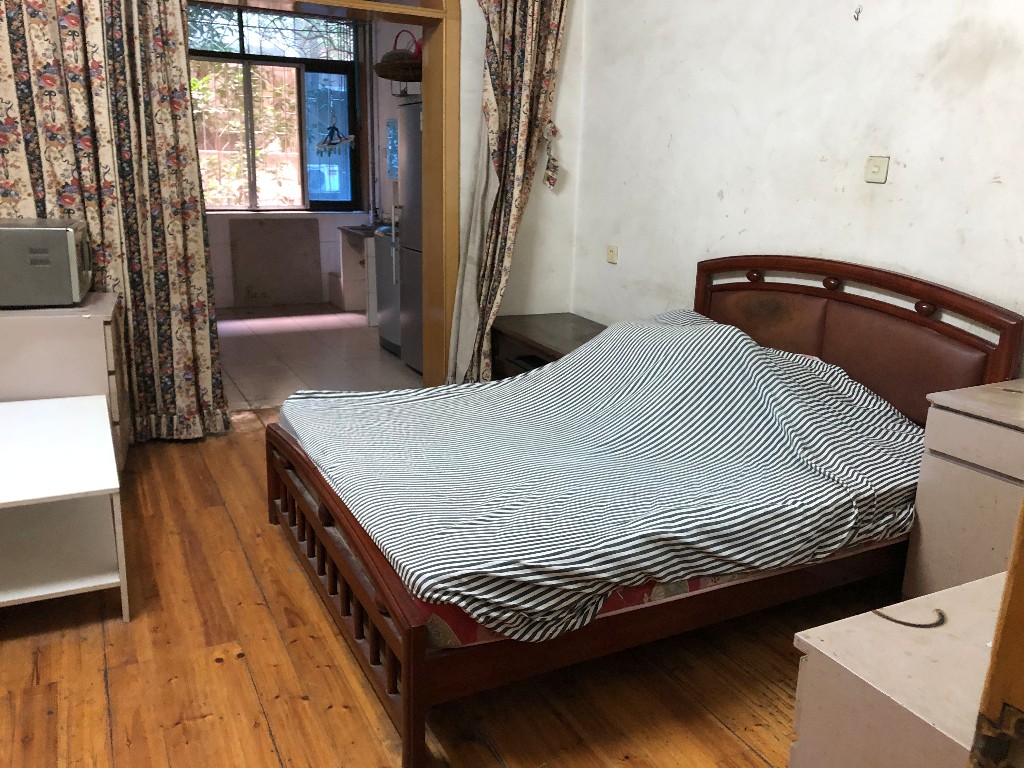 冶金工业学校大坪路19号 3室2厅1卫 26.8万 冶金工业学校大坪路19号 3室2厅1卫 26.8万客厅