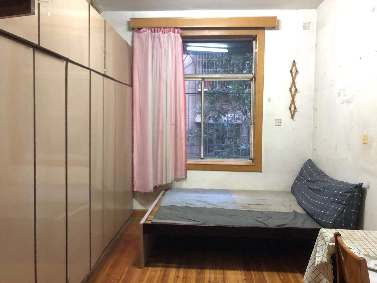 冶金工业学校大坪路19号 3室2厅1卫 26.8万 冶金工业学校大坪路19号 3室2厅1卫 26.8万客厅