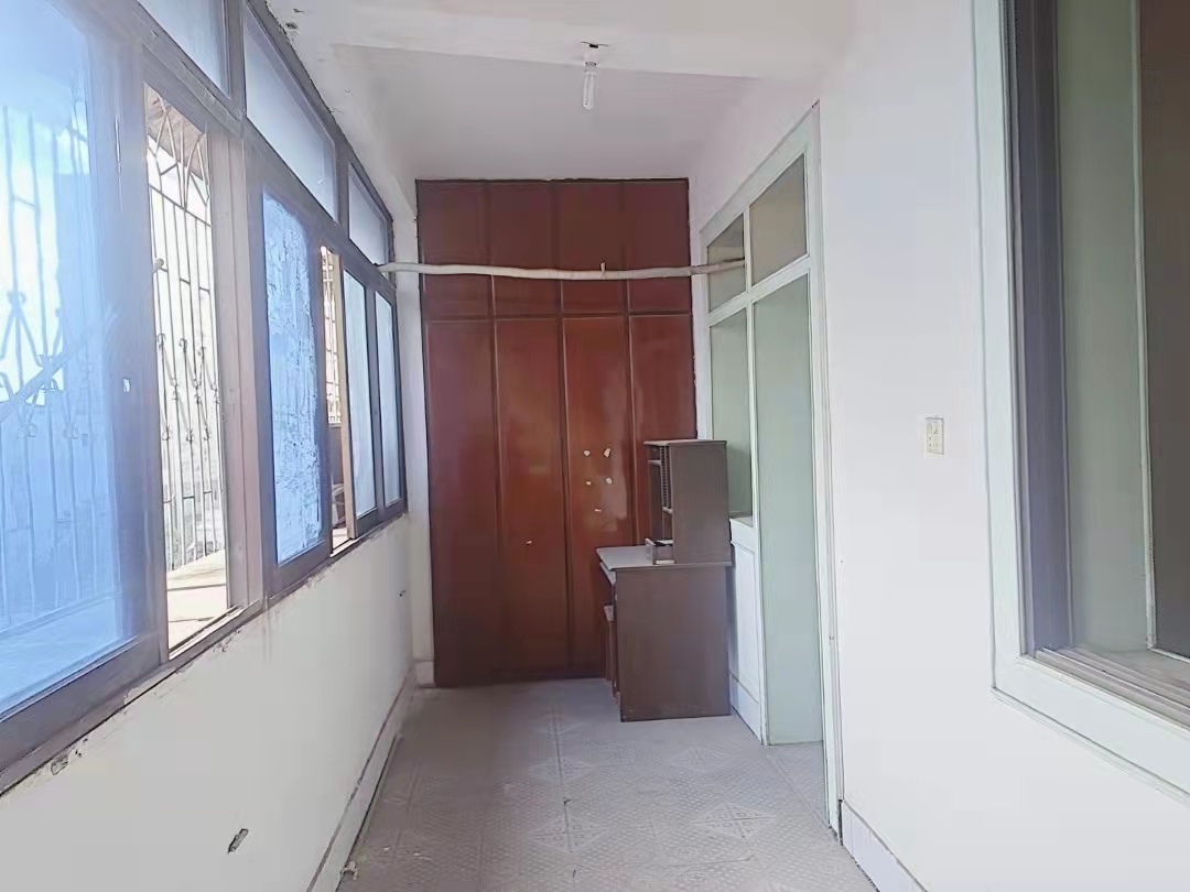 区商业局家属楼(清泉)  2室1厅1卫    40.0万 区商业局家属楼(清泉)  2室1厅1卫    40.0万客厅