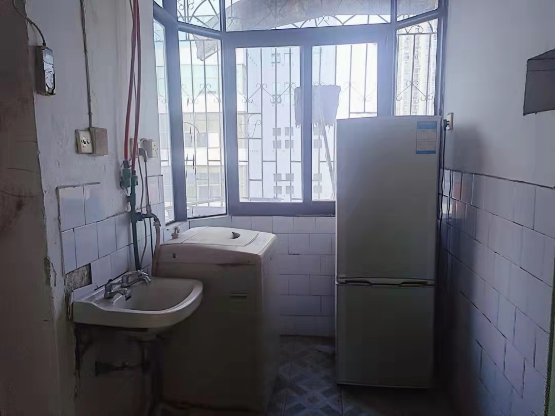 区商业局家属楼(清泉)  2室1厅1卫    40.0万 区商业局家属楼(清泉)  2室1厅1卫    40.0万卫生间