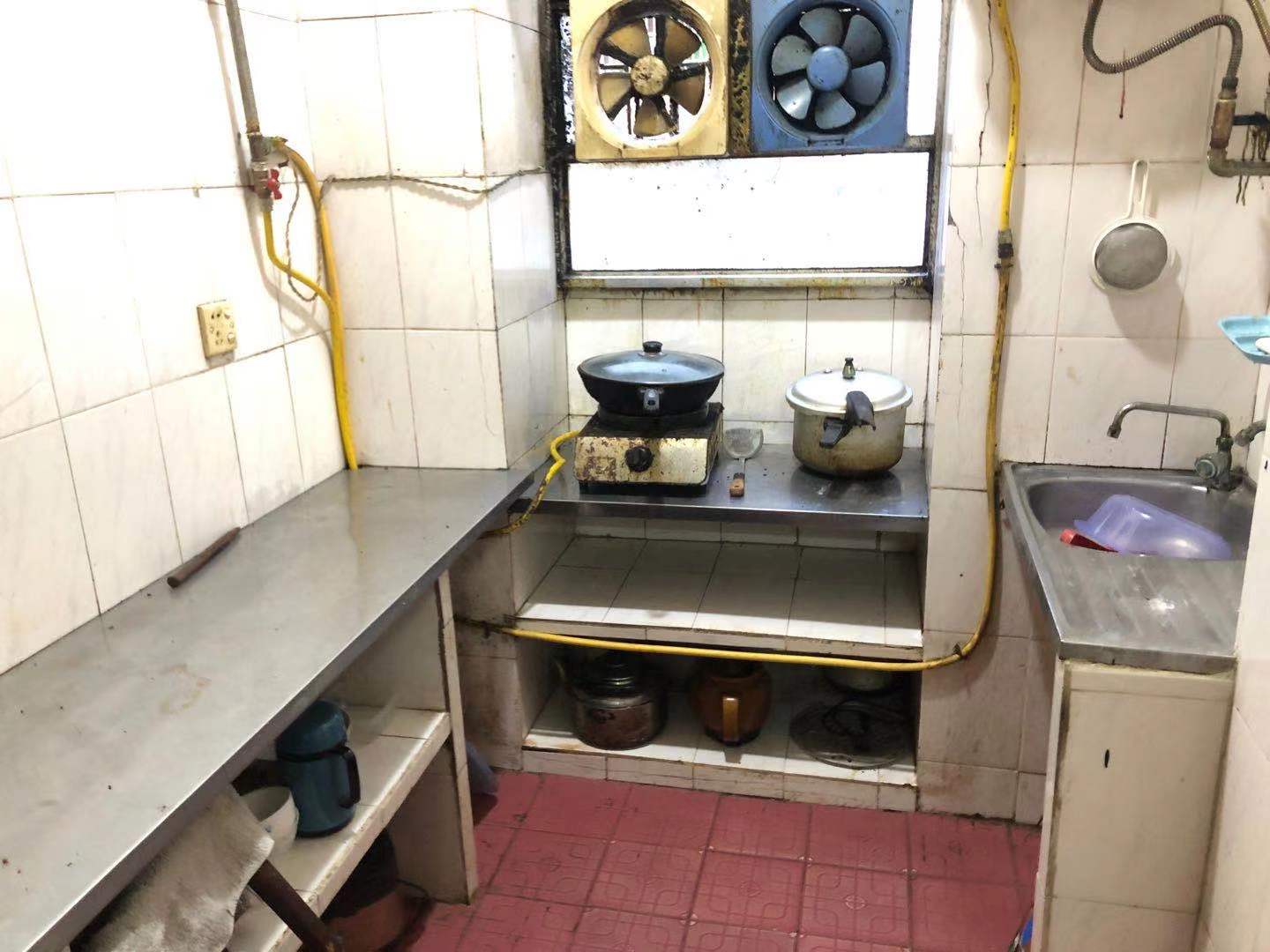 冶金工业学校大坪路19号 3室2厅1卫 26.8万 冶金工业学校大坪路19号 3室2厅1卫 26.8万客厅