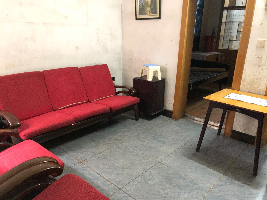 冶金工业学校大坪路19号 3室2厅1卫 26.8万 冶金工业学校大坪路19号 3室2厅1卫 26.8万客厅