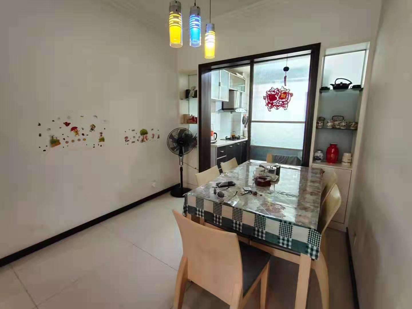 仁和小区 2室2厅1卫 41.8万 仁和小区 2室2厅1卫 41.8万客厅