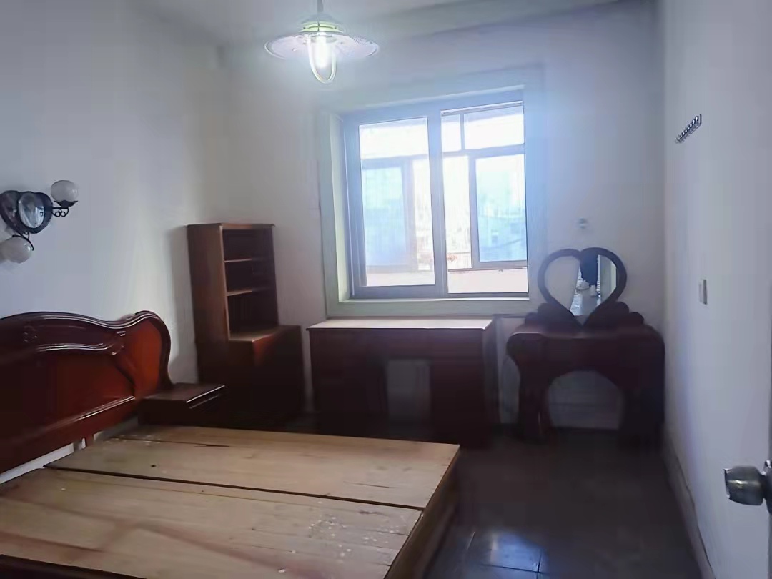 区商业局家属楼(清泉)  2室1厅1卫    40.0万 区商业局家属楼(清泉)  2室1厅1卫    40.0万客厅