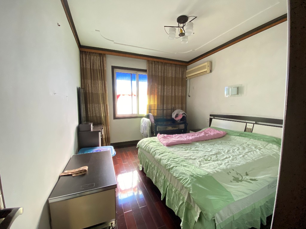 泰苑小区  3室2厅2卫    48.0万 泰苑小区  3室2厅2卫    48.0万客厅