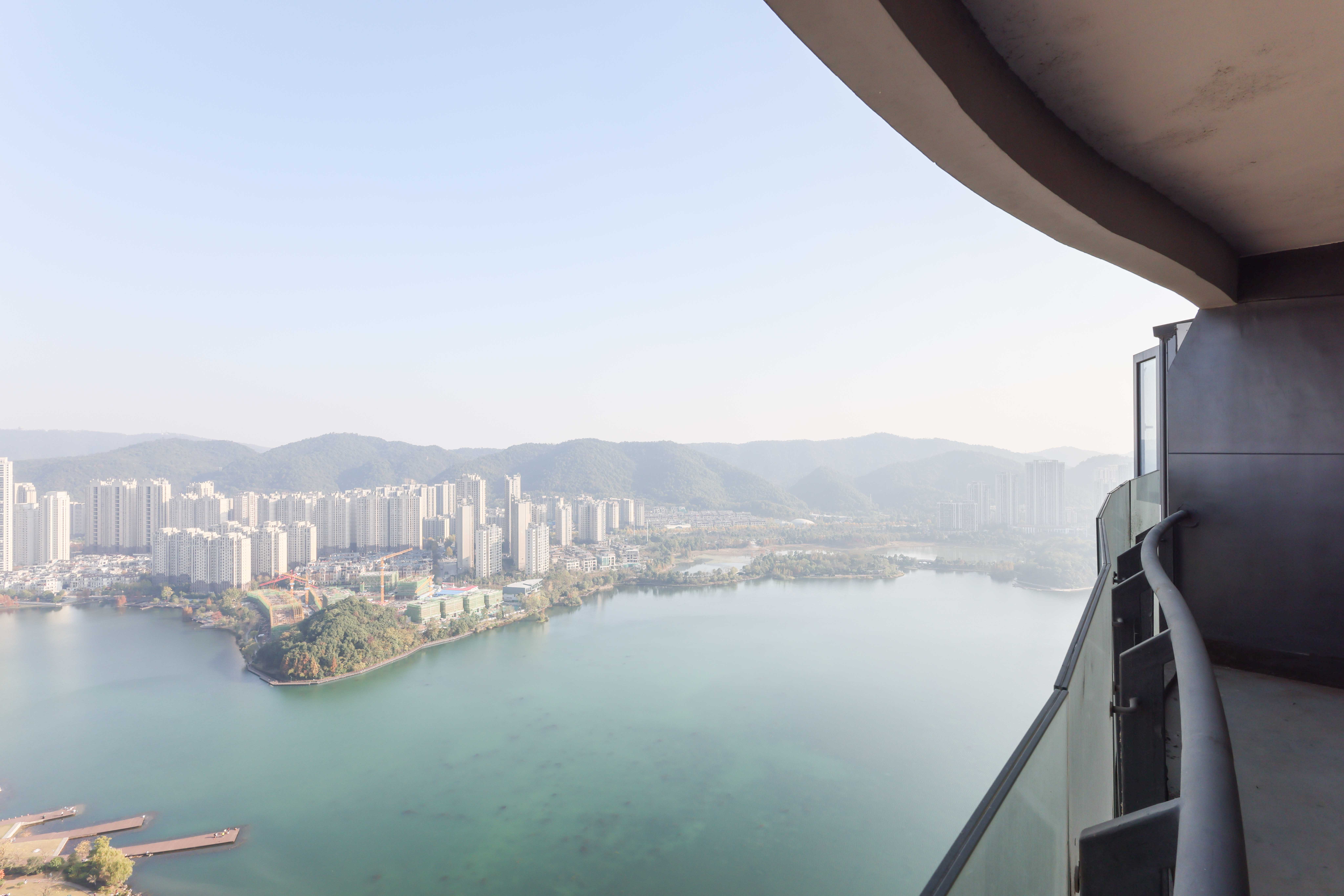 天祥水晶湾  4室2厅2卫    320.0万阳台