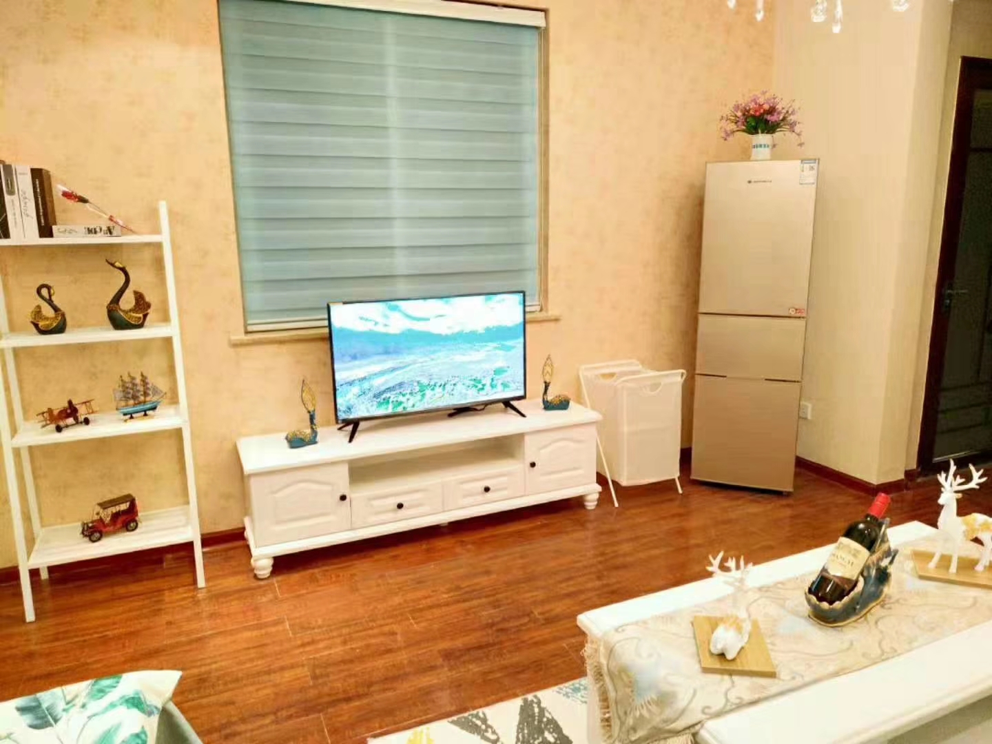紫郡长安  1室1厅1卫   72.00万客厅