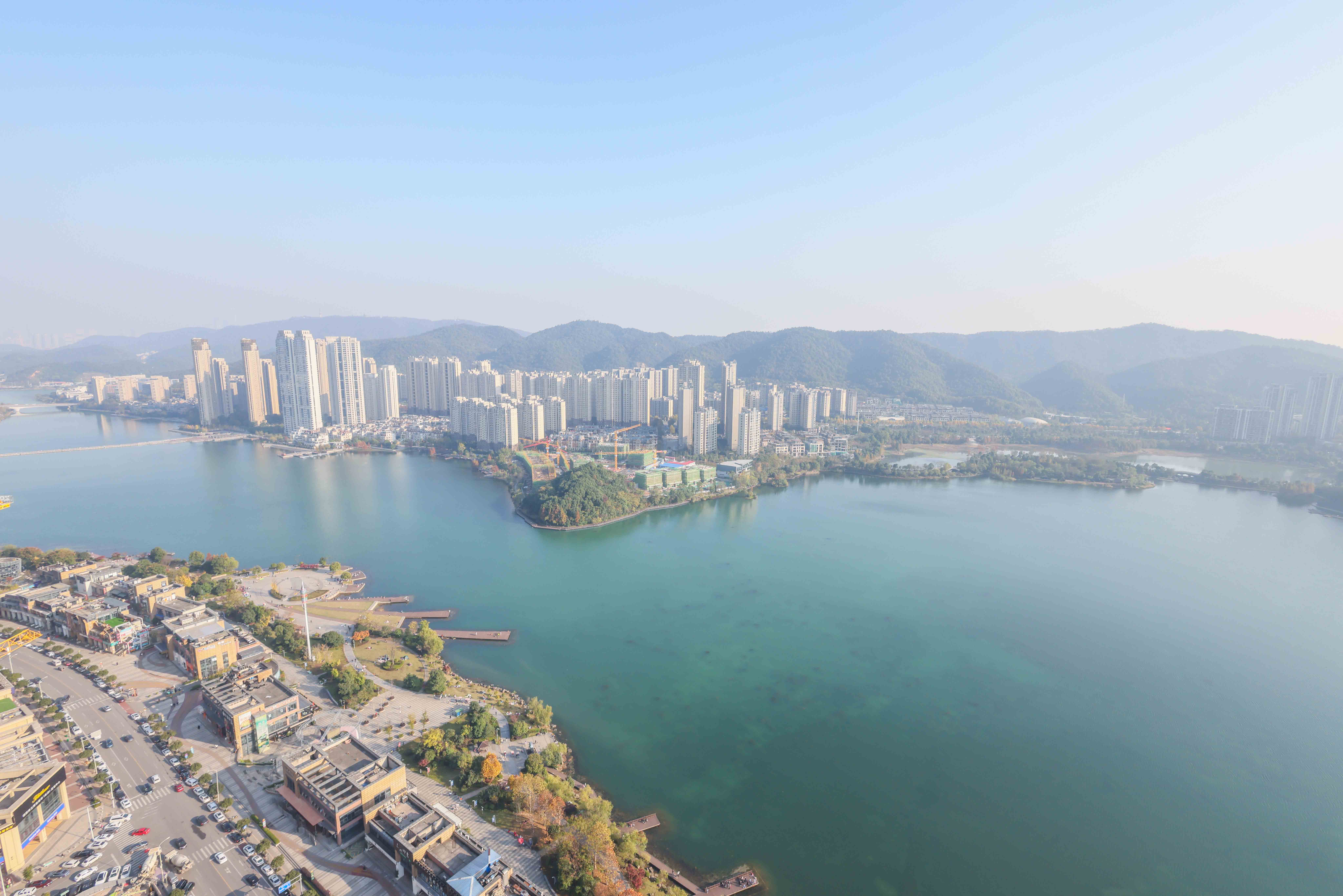 天祥水晶湾  4室2厅2卫    320.0万阳台