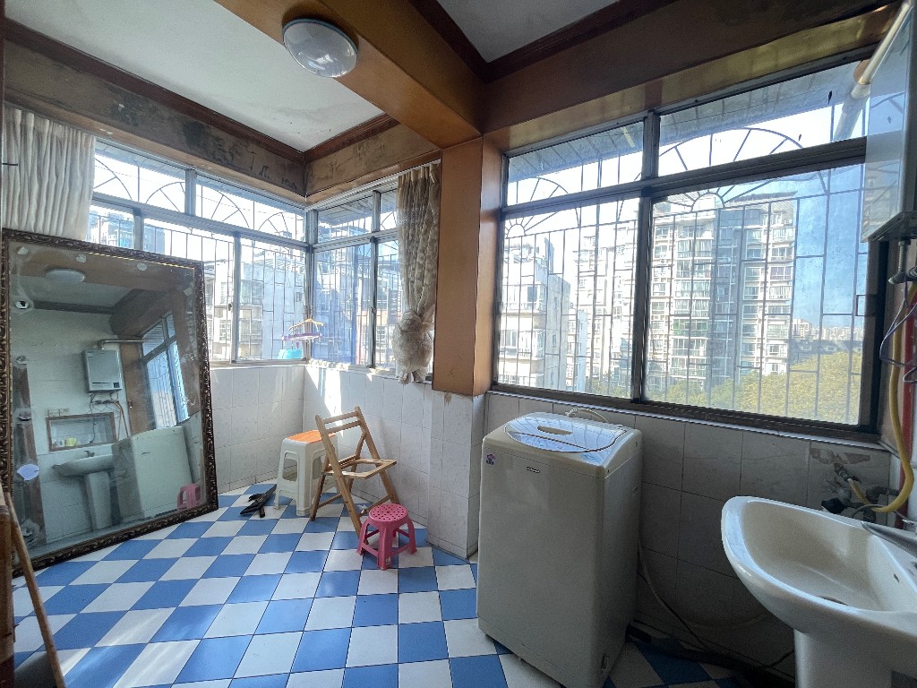 陡岭坡 3室2厅1卫 1000.0元/月 陡岭坡 3室2厅1卫 1000.0元/月室内图