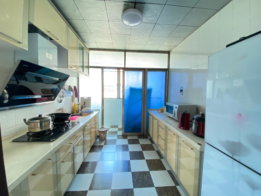 泰苑小区  3室2厅2卫    48.0万 泰苑小区  3室2厅2卫    48.0万客厅