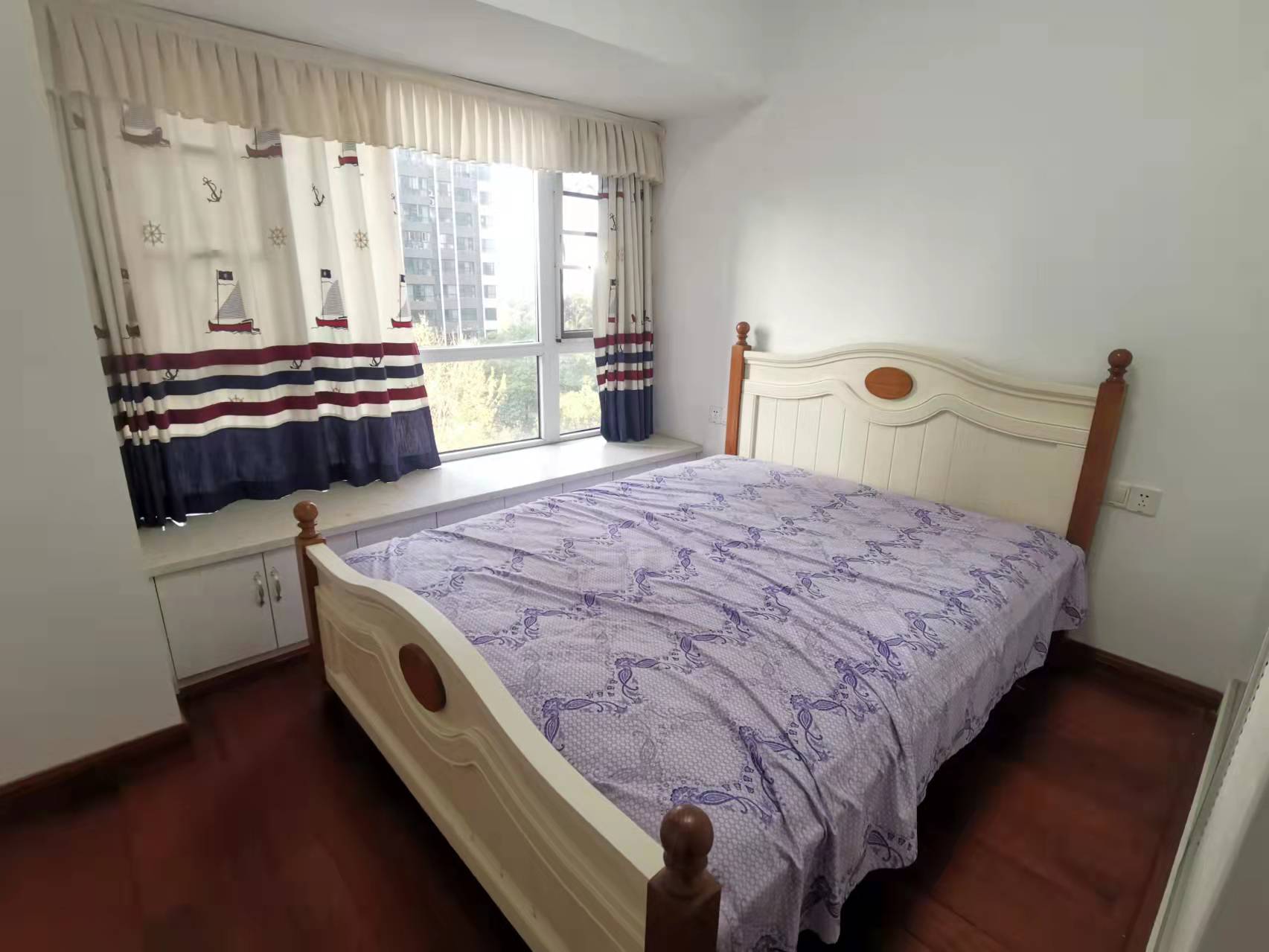 美的城三期 4室2厅2卫 89.0万 美的城三期 4室2厅2卫 89.0万客厅