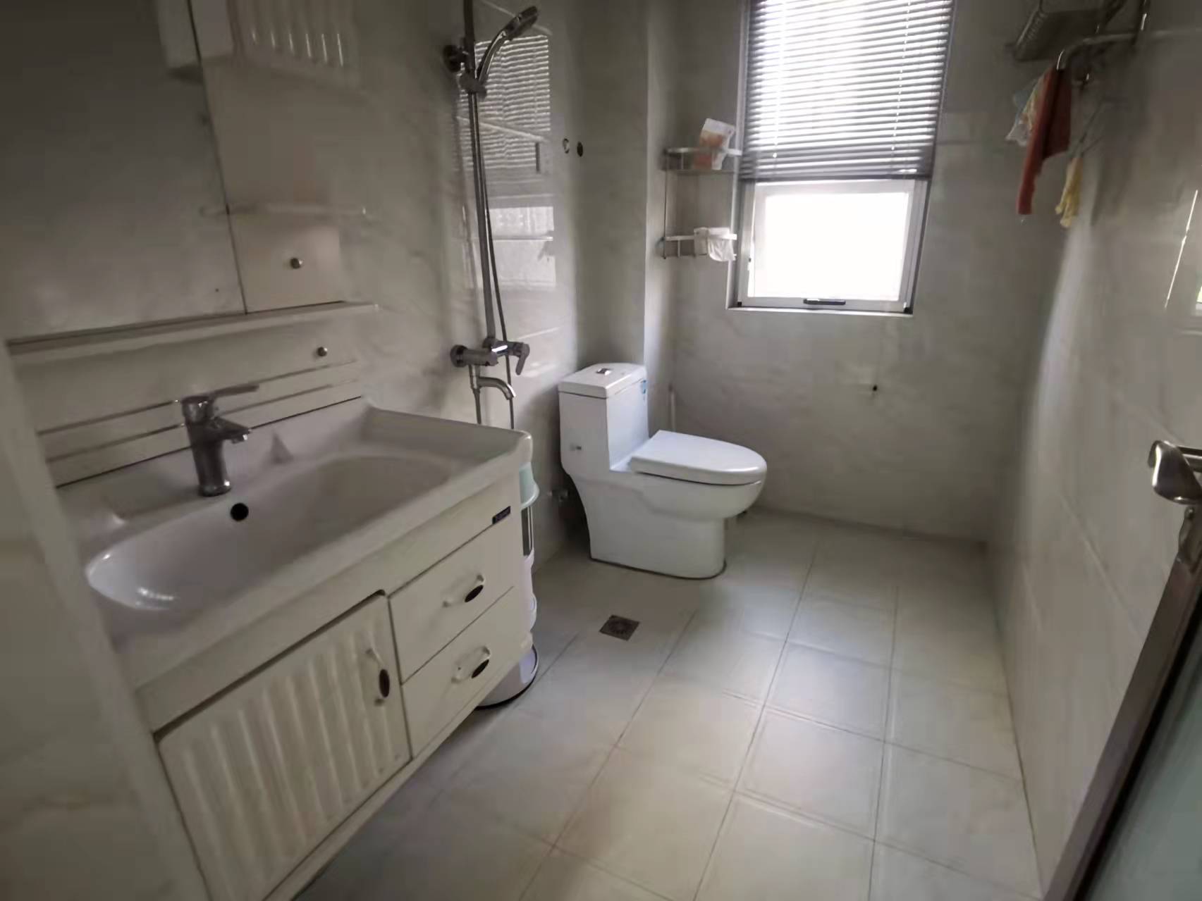 美的城三期 4室2厅2卫 89.0万 美的城三期 4室2厅2卫 89.0万客厅