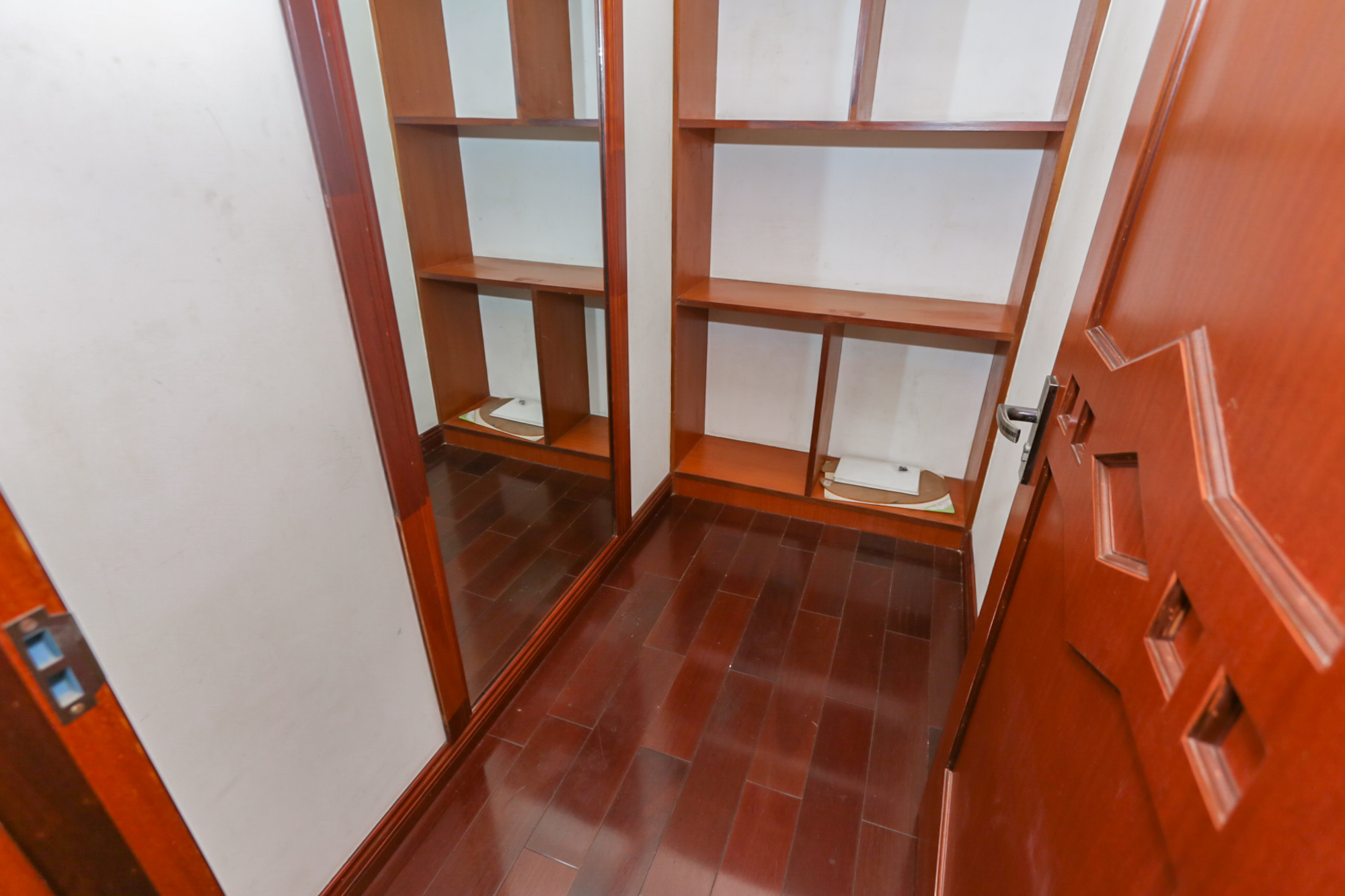 广厦新苑  4室2厅2卫   110.00万阳台