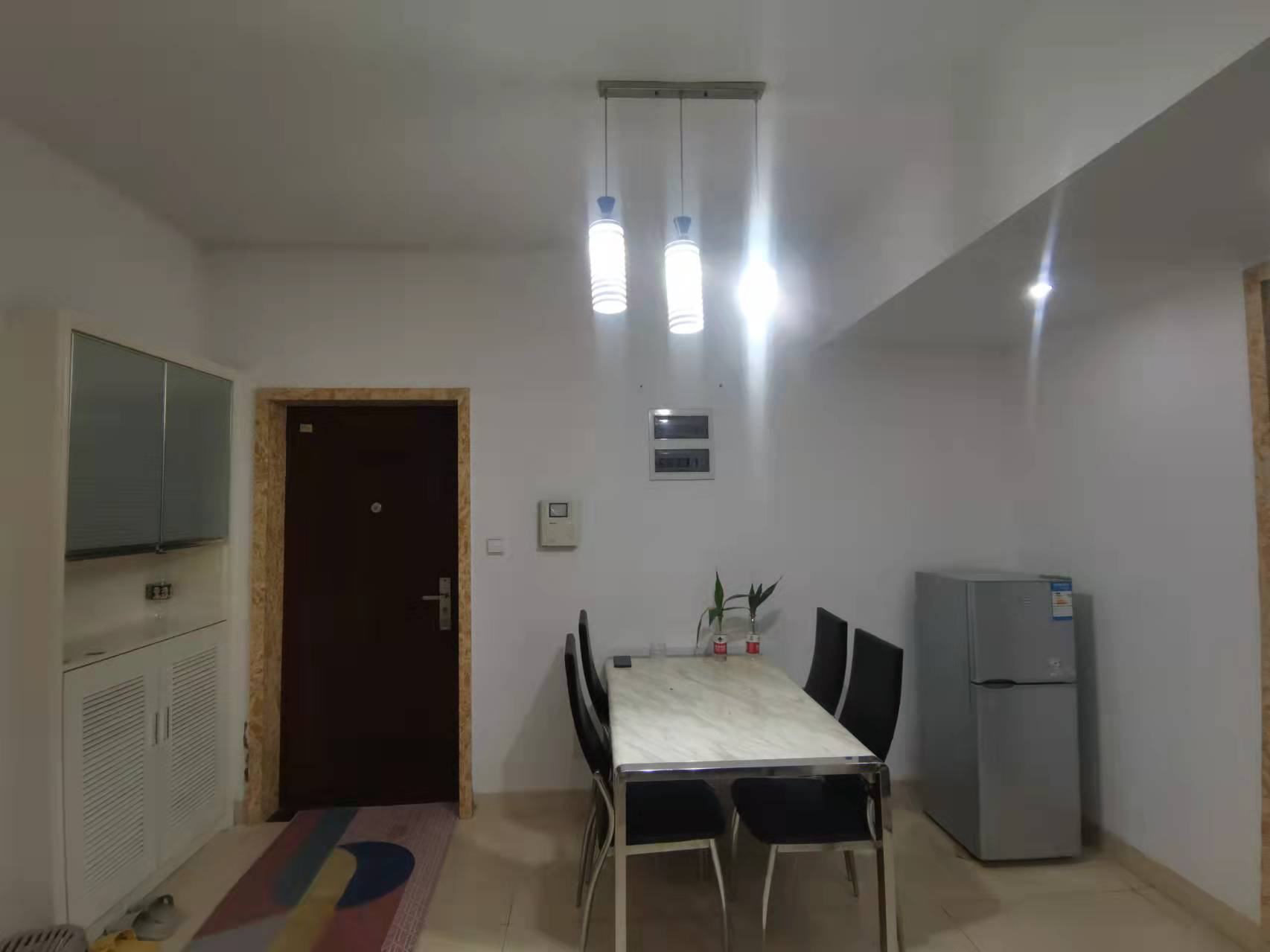 愉景湾东域  2室2厅1卫    1400.0元/月 愉景湾东域  2室2厅1卫    1400.0元/月室内图