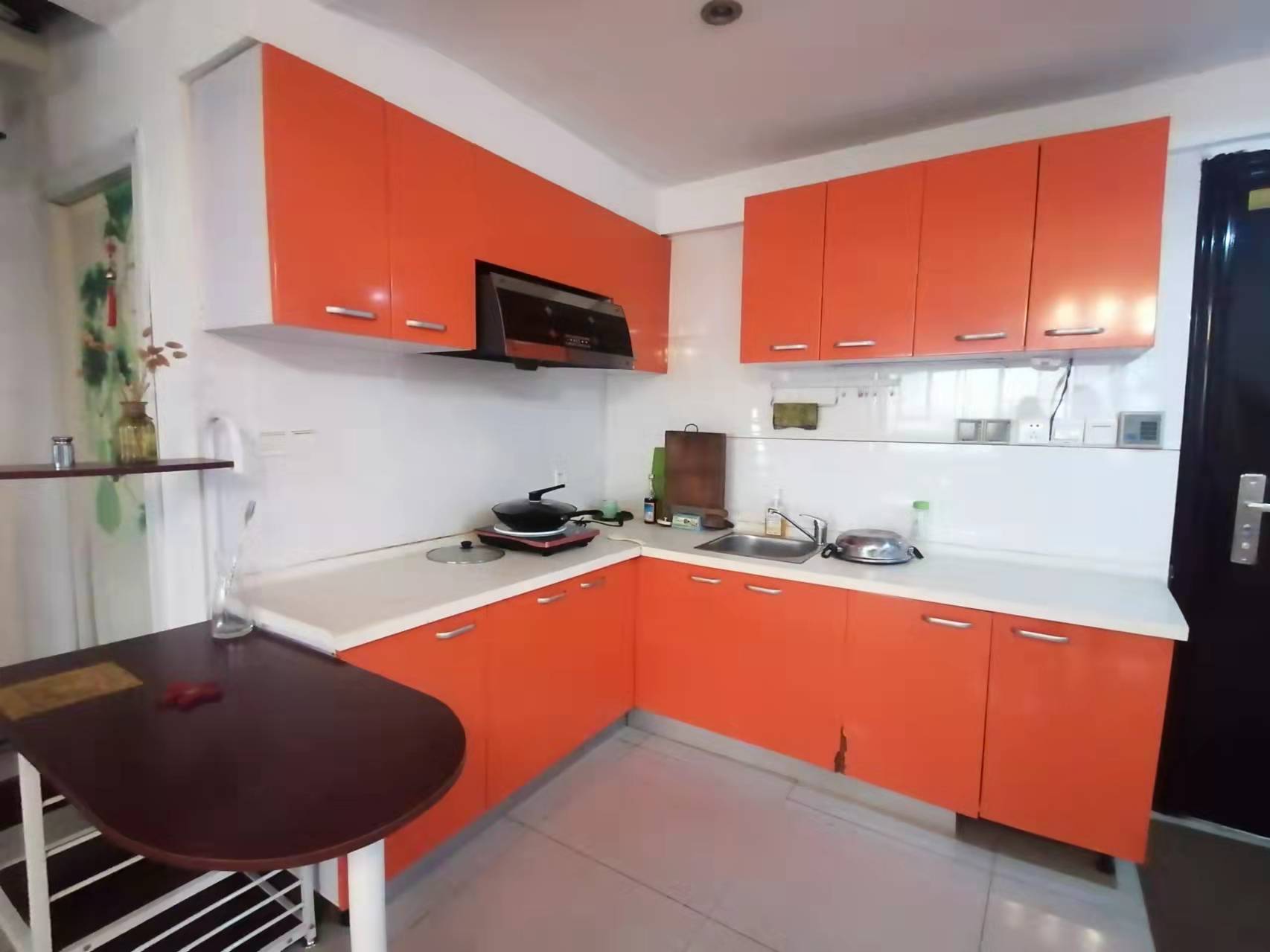 中瀚财富广场  3室2厅1卫    2000.0元/月 中瀚财富广场  3室2厅1卫    2000.0元/月室内图