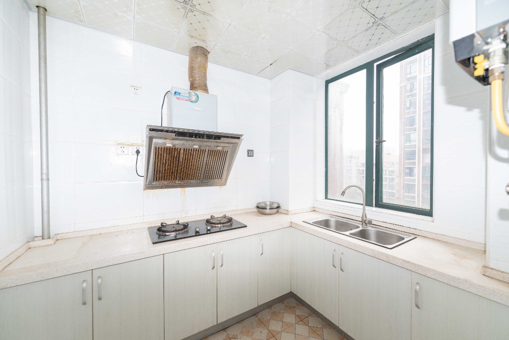 二手房好房推荐:欧洲城地处省府核心位置,双地铁口物业,户型选择多样 二手房好房推荐:欧洲城地处省府核心位置,双地铁口物业,户型选择多样