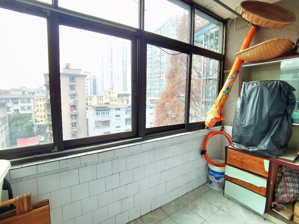 银馨家园(贺家土电厂生活区)  2室1厅1卫    28.0万 银馨家园(贺家土电厂生活区)  2室1厅1卫    28.0万客厅