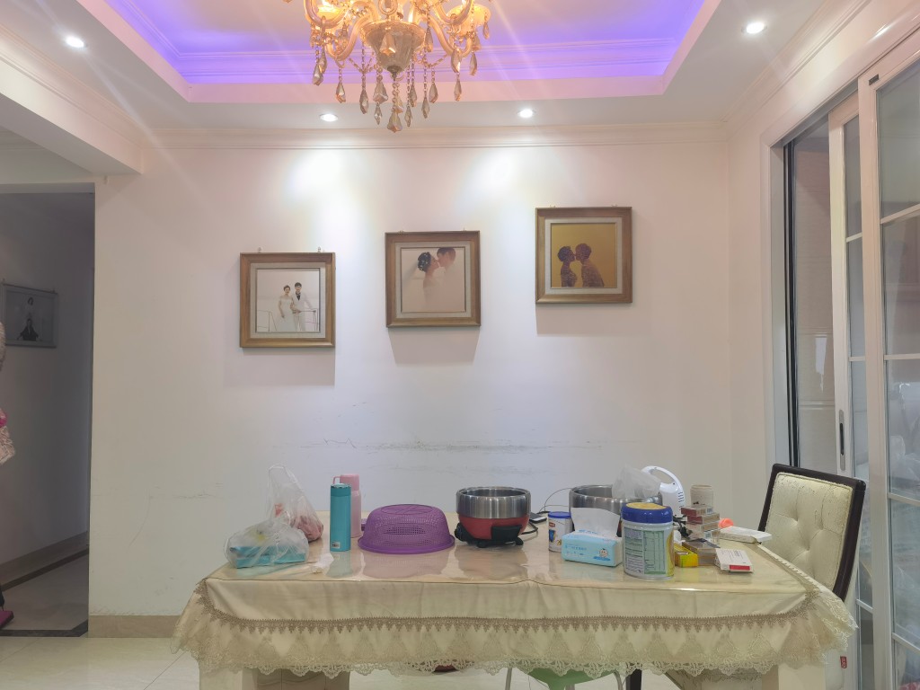 马良小区 3室2厅2卫 60.0万 马良小区 3室2厅2卫 60.0万客厅