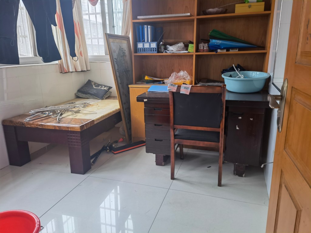 马良小区 3室2厅2卫 60.0万 马良小区 3室2厅2卫 60.0万客厅