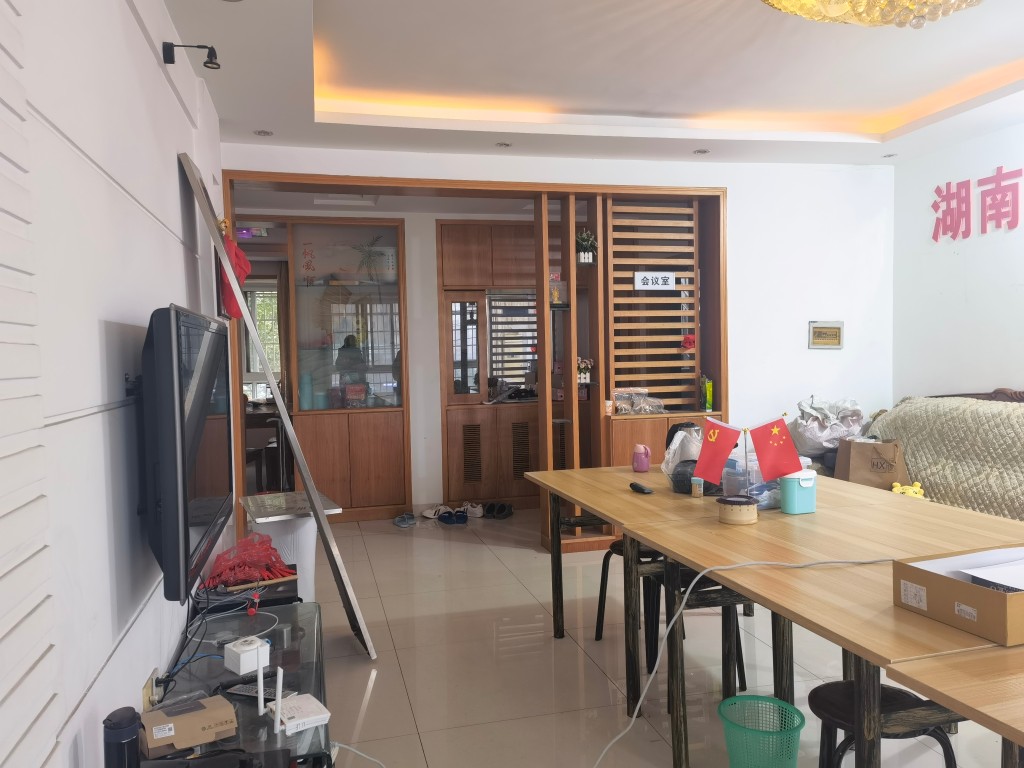 马良小区 3室2厅2卫 60.0万 马良小区 3室2厅2卫 60.0万客厅