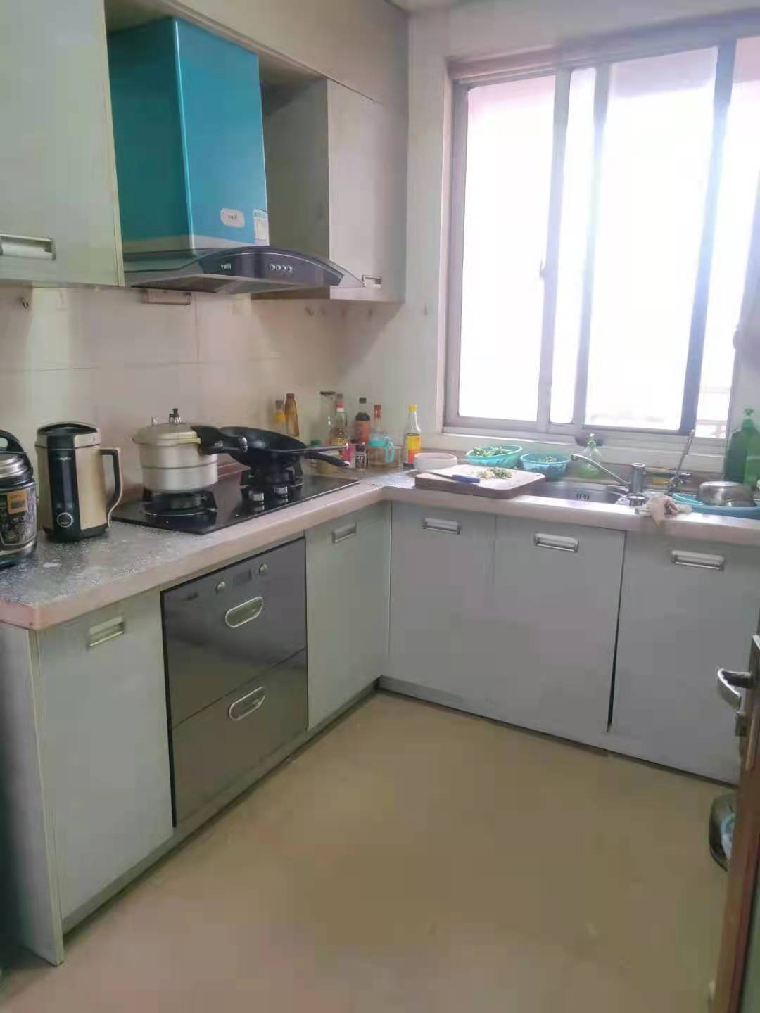 耀华大厦 4室2厅2卫 95.8万 耀华大厦 4室2厅2卫 95.8万客厅