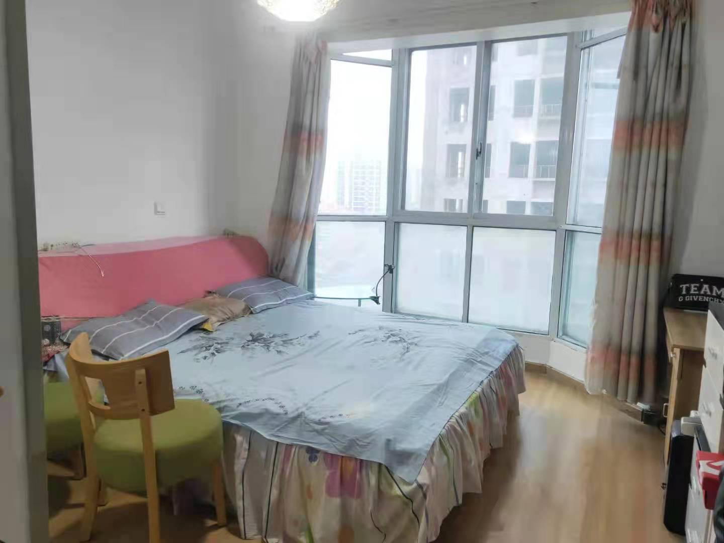 耀华大厦 4室2厅2卫 95.8万 耀华大厦 4室2厅2卫 95.8万客厅