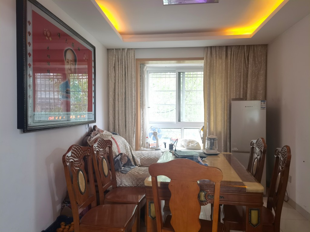 马良小区 3室2厅2卫 60.0万 马良小区 3室2厅2卫 60.0万客厅