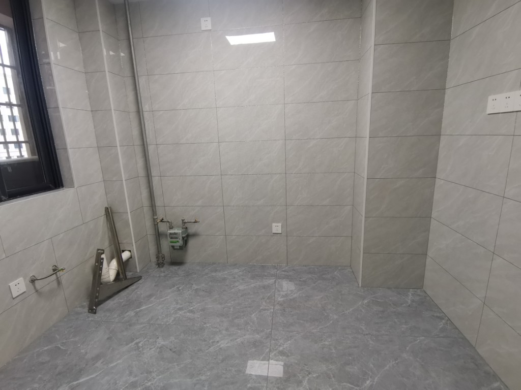 西郡佳园 4室2厅2卫 69.8万 西郡佳园 4室2厅2卫 69.8万客厅