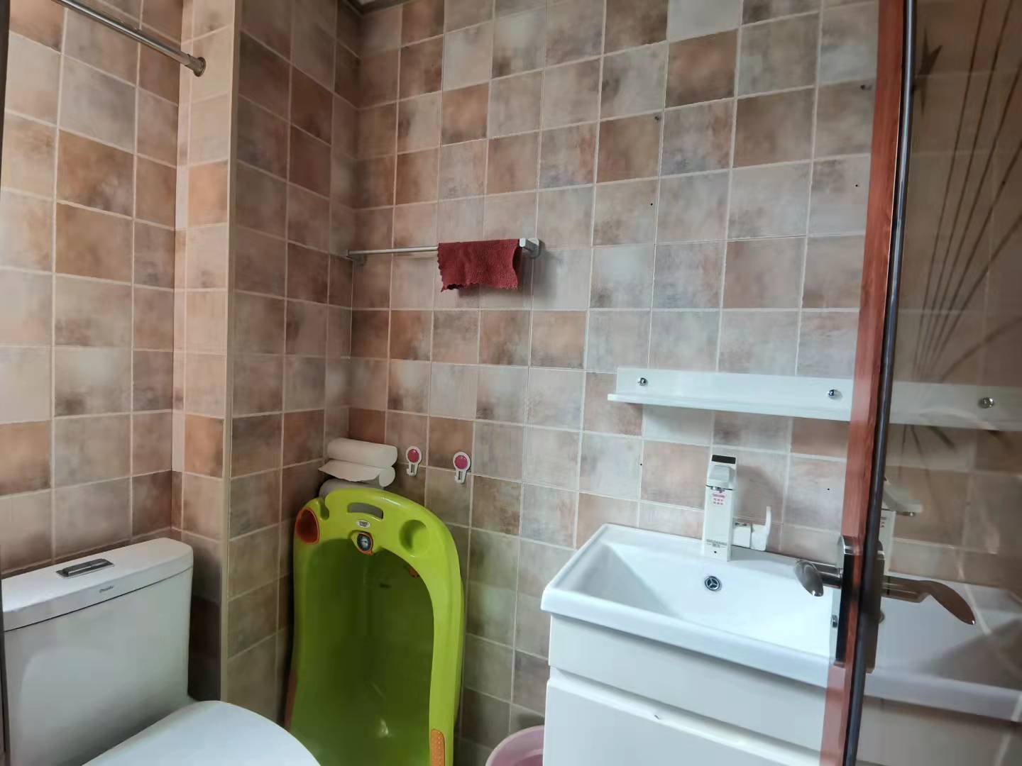 美的城四期 3室2厅1卫 90.0万 美的城四期 3室2厅1卫 90.0万客厅