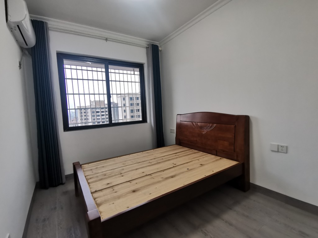 西郡佳园 4室2厅2卫 69.8万 西郡佳园 4室2厅2卫 69.8万客厅