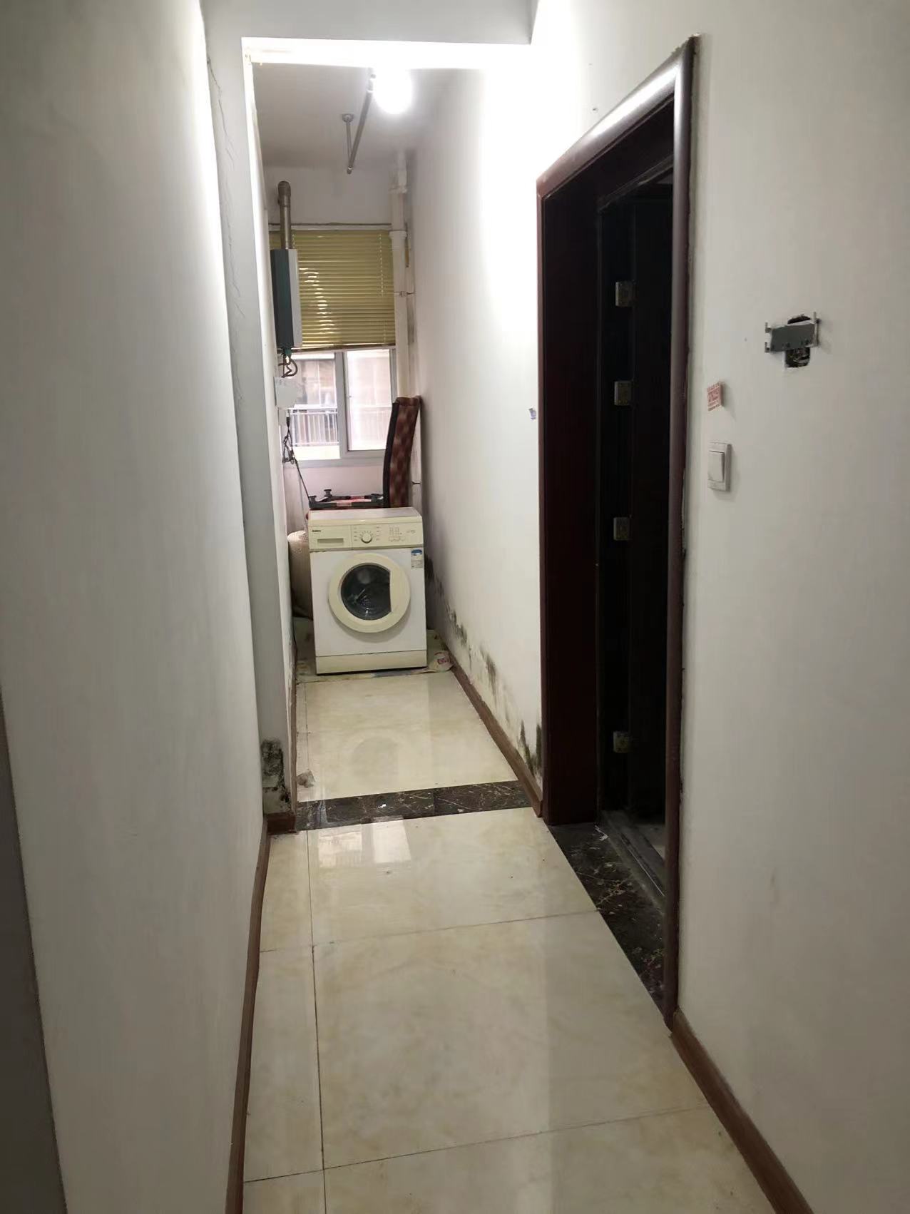 山水文园 5室1厅5卫 82.0万 山水文园 5室1厅5卫 82.0万客厅