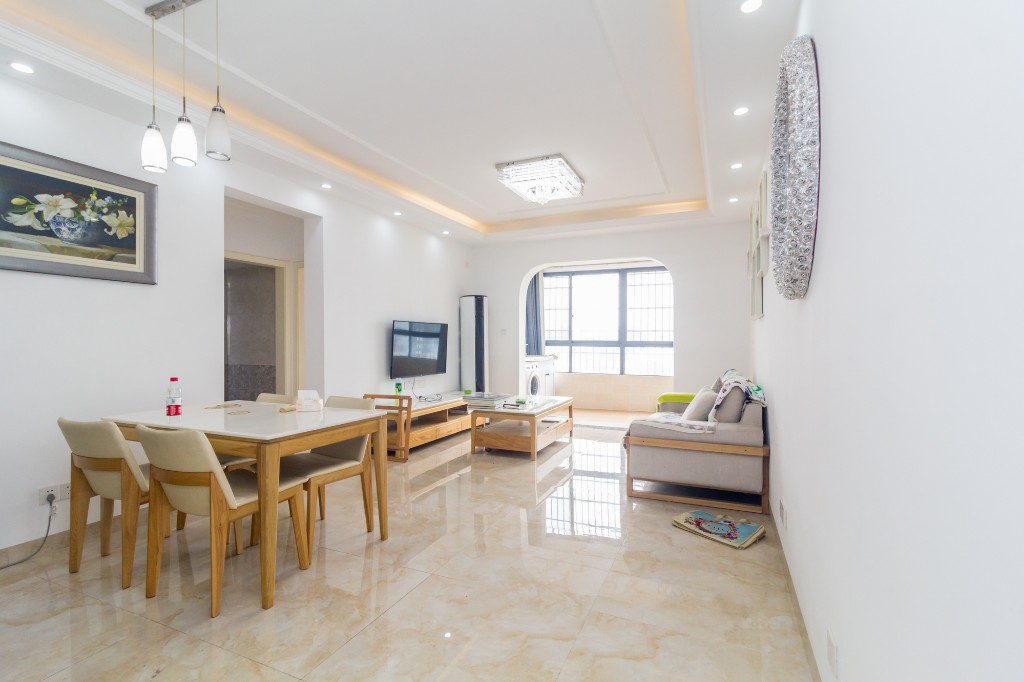 中国铁建国际城二期 3室2厅1卫 72.0万 中国铁建国际城二期 3室2厅1卫 72.0万客厅