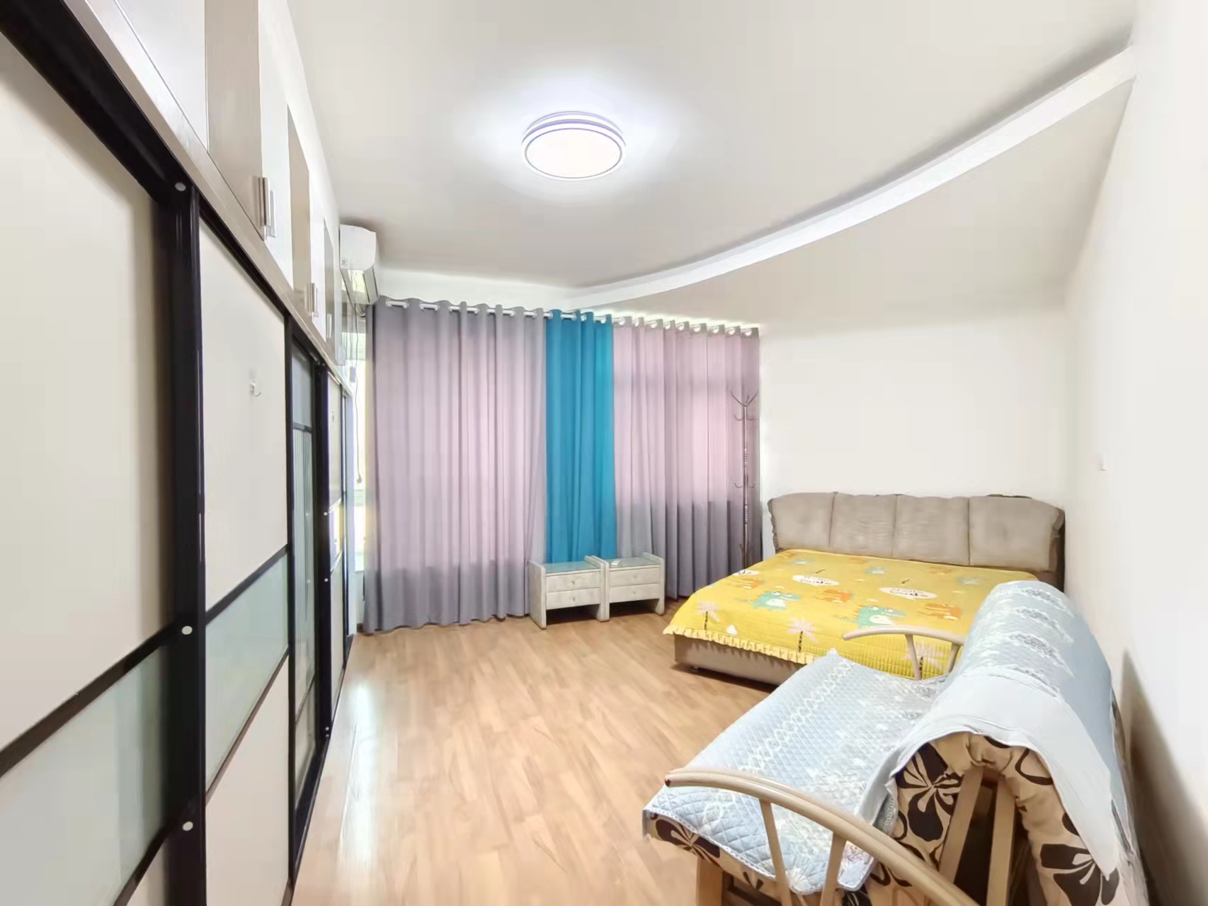 学林雅苑 4室2厅2卫 92.0万 学林雅苑 4室2厅2卫 92.0万客厅