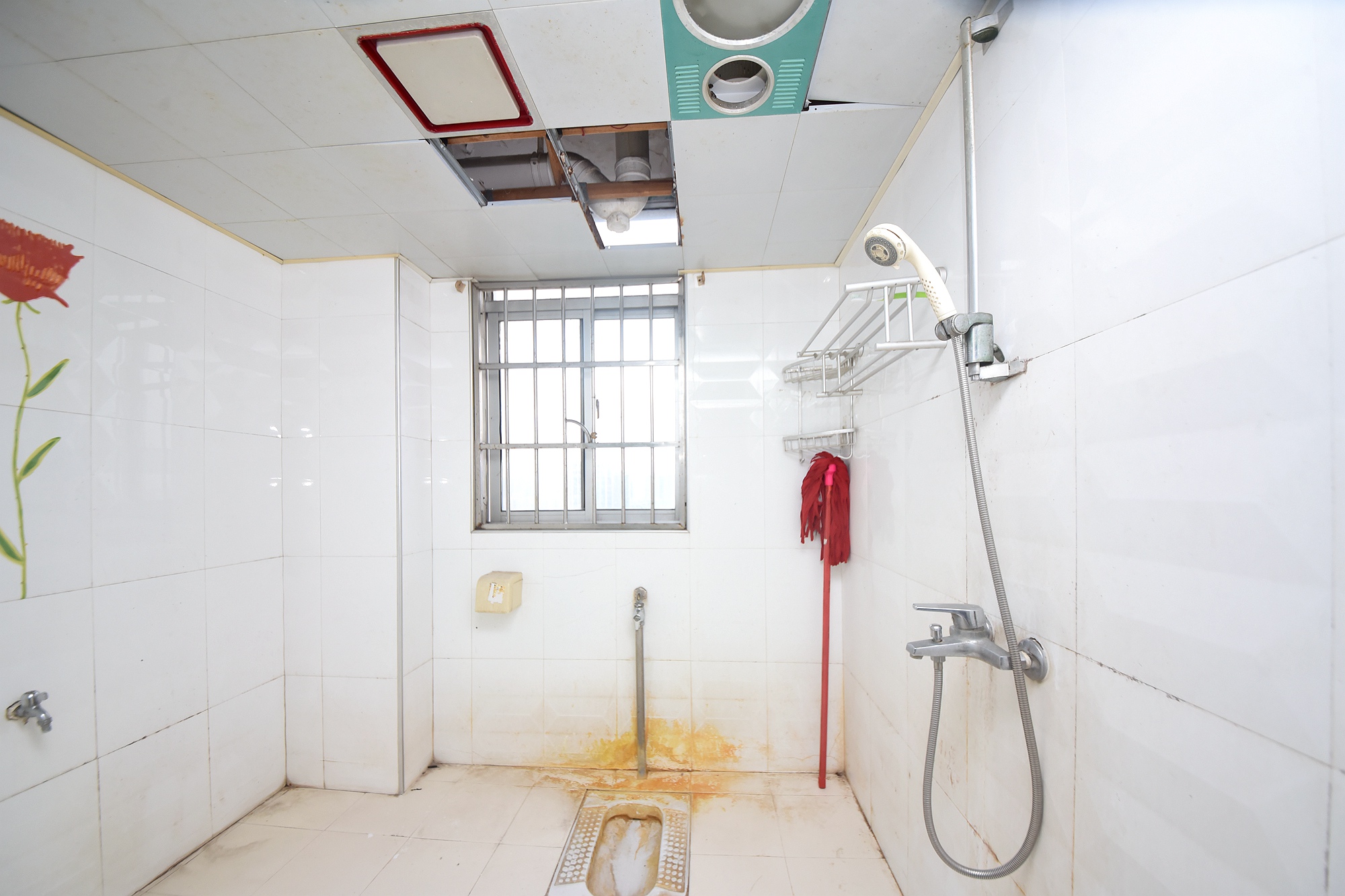 高桥现代商贸城  4室3厅2卫    118.88万卫生间