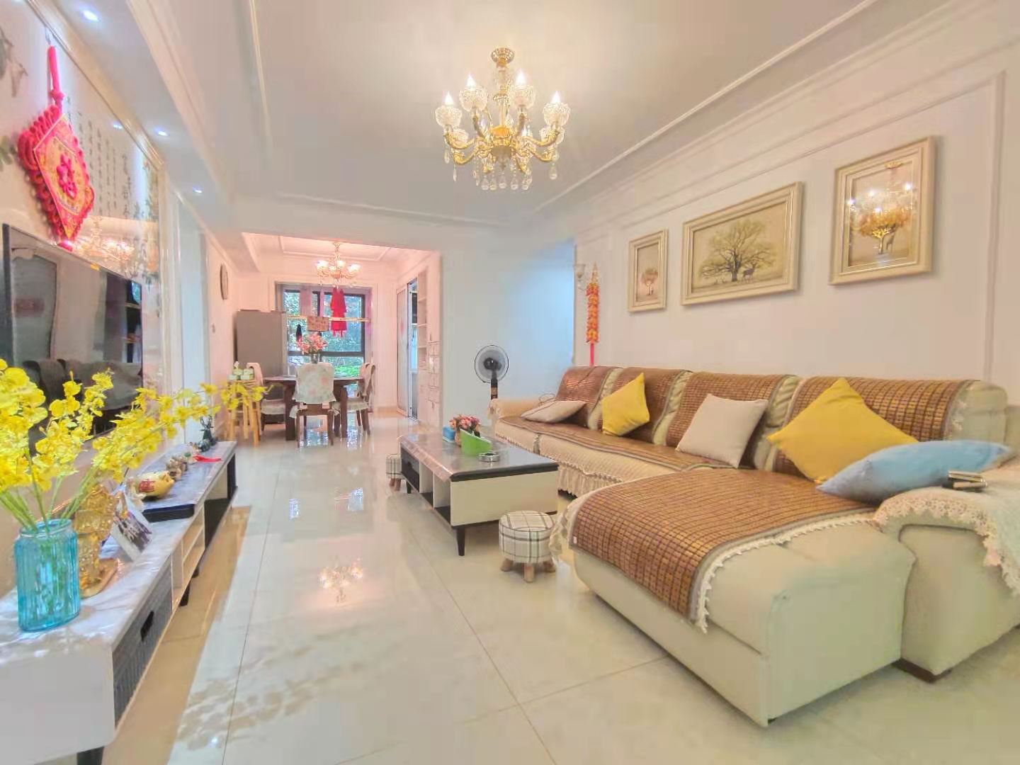 中泰财富湘江 4室2厅2卫 123.8万 中泰财富湘江 4室2厅2卫 123.8万客厅