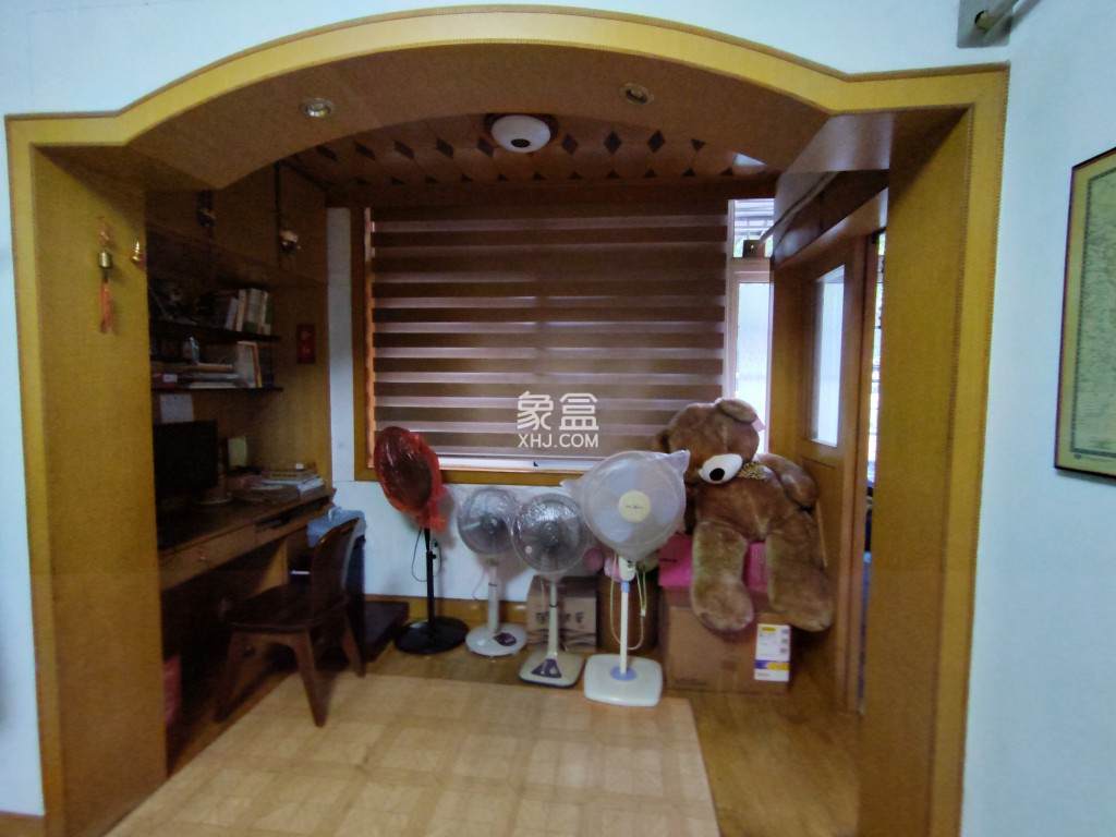 石峰山庄 3室2厅2卫 52.0万 石峰山庄 3室2厅2卫 52.0万客厅