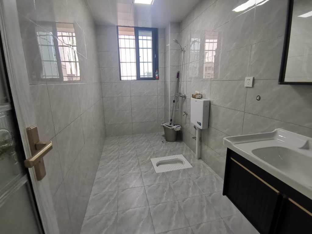 西郡佳园 4室2厅2卫 69.8万 西郡佳园 4室2厅2卫 69.8万客厅