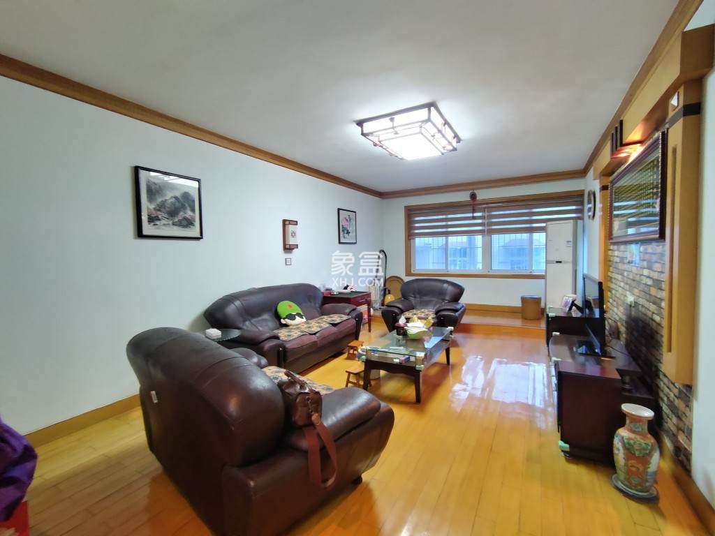 石峰山庄 3室2厅2卫 52.0万 石峰山庄 3室2厅2卫 52.0万客厅