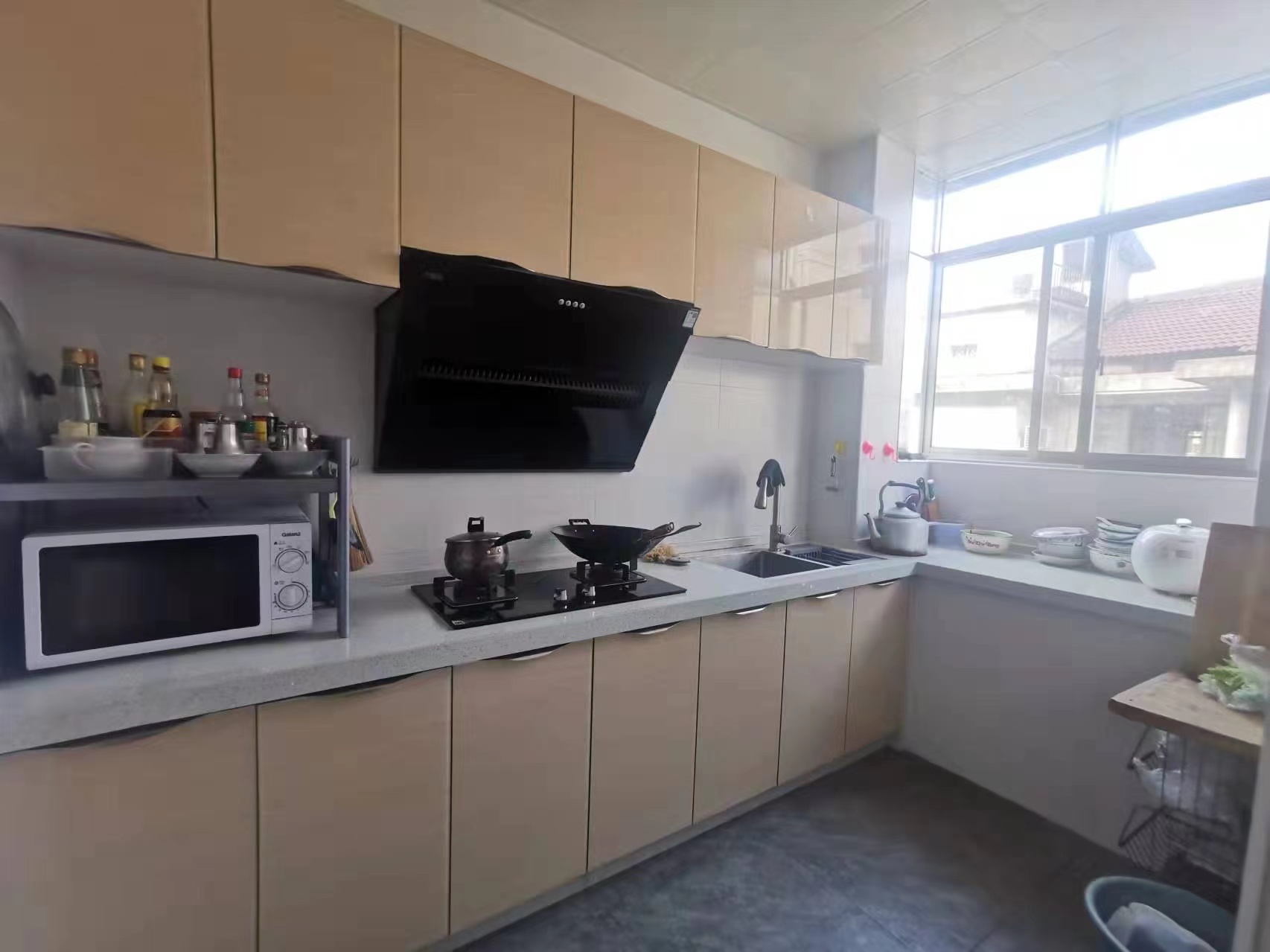 县委会宿舍 4室2厅2卫 56.8万 县委会宿舍 4室2厅2卫 56.8万厨房