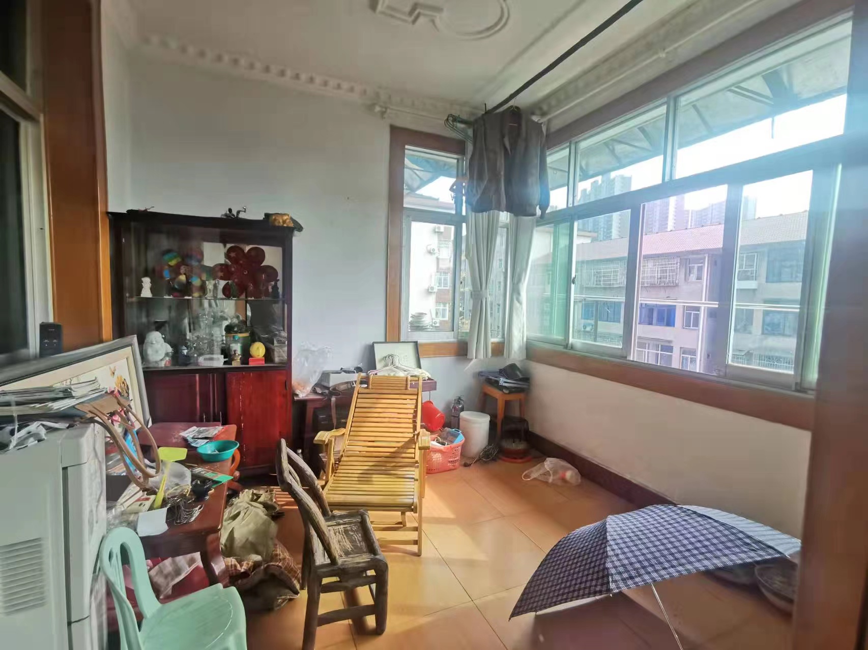 县委会宿舍 4室2厅2卫 56.8万 县委会宿舍 4室2厅2卫 56.8万卧室