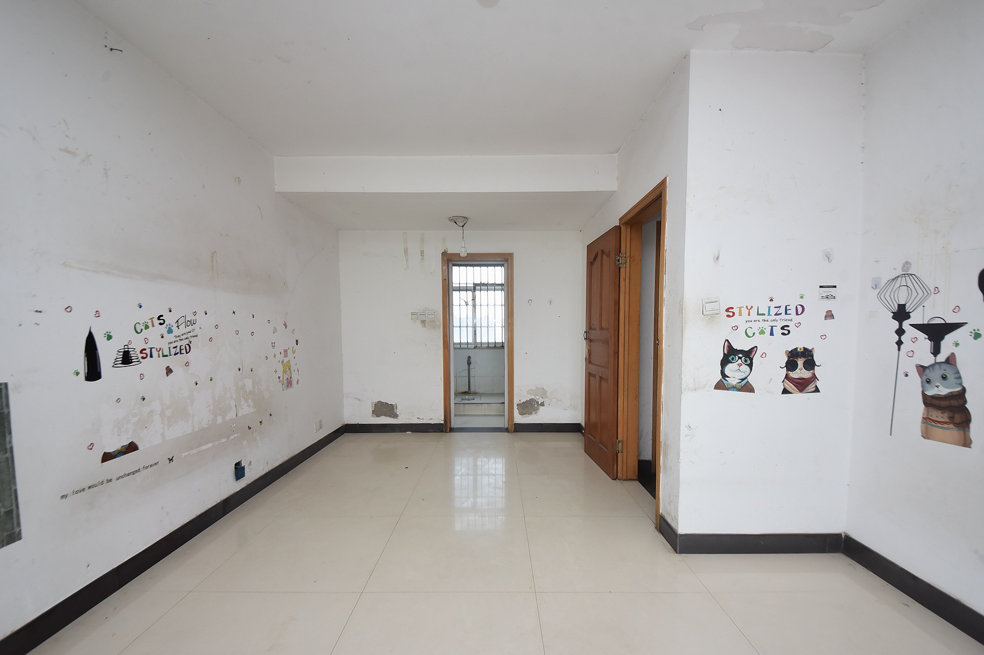 高桥现代商贸城  4室3厅2卫    118.88万客厅